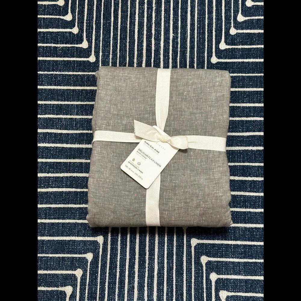 Pottery Barn Belgian FLAX Linen king / California king duvet in flagstone gray